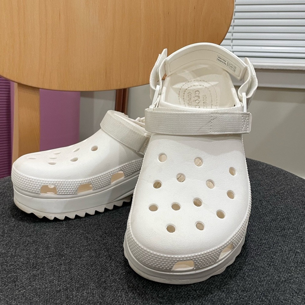 crocs hiker clogs - white - W12 / M10.5